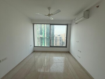 Room in 3 BHK Apartment at Oberoi Sky City, Borivali East – for Rent