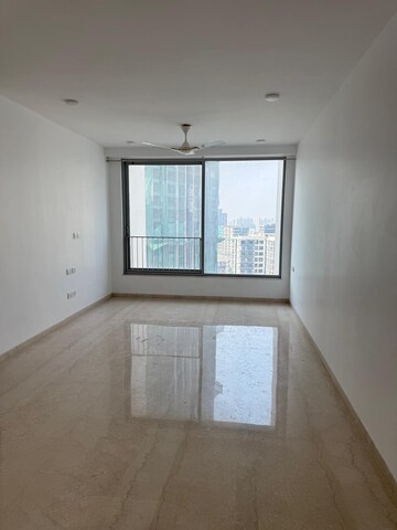 Room in 3 BHK Apartment at Oberoi Sky City, Borivali East – for Rent