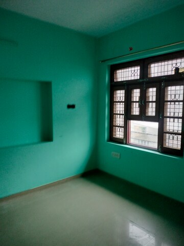 Room in 2 BHK Builder Floor at Gomti Nagar – for Rent