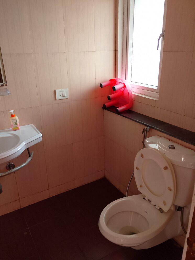 Bathroom, ramprastha-city-the-edge-towers 3 Bedroom 1770 Sq.Ft. Apartment In Sector 37d Gurgaon 8091651