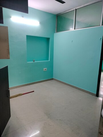 Room in 2 BHK Builder Floor at Gomti Nagar – for Rent