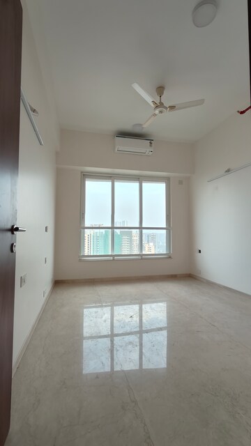Room in 3 BHK Apartment at Kalpataru Radiance, Goregaon West – for Sale