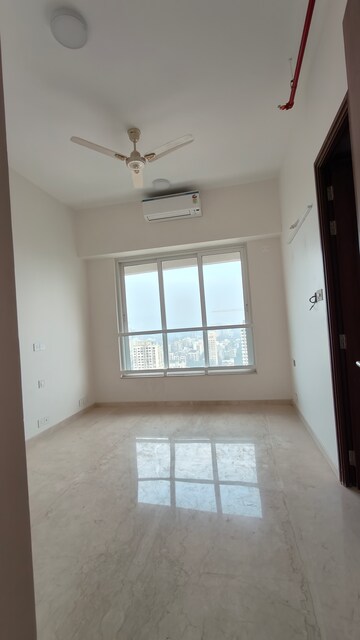 Room in 3 BHK Apartment at Kalpataru Radiance, Goregaon West – for Sale