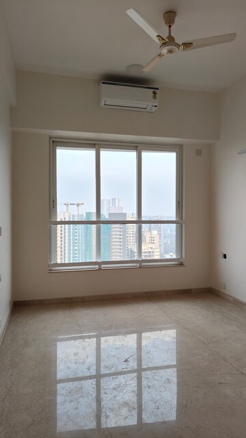 Room in 3 BHK Apartment at Kalpataru Radiance, Goregaon West – for Sale