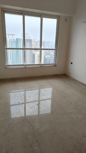 Room in 3 BHK Apartment at Kalpataru Radiance, Goregaon West – for Sale