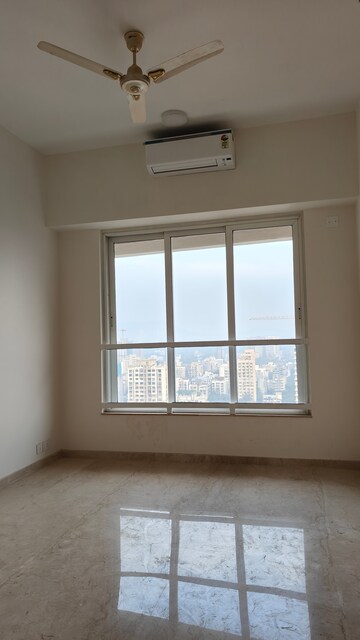 Room in 3 BHK Apartment at Kalpataru Radiance, Goregaon West – for Sale