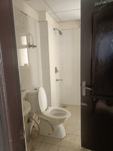 Bathroom in 3 BHK Apartment at Amrapali Silicon City, Sector 76 – for Rent