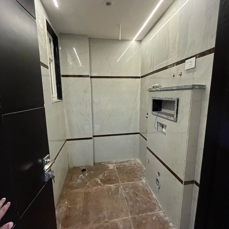Bathroom, chattarpur 4 Bedroom 2000 Sq.Ft. Builder Floor In Chattarpur Delhi 8091692