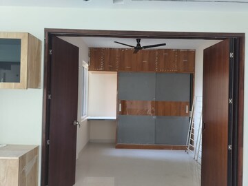 Room in 2 BHK Apartment at Mana Capitol, Sarjapur Road – for Rent