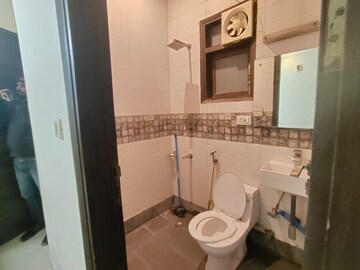 Bathroom in 1 RK Apartment at Ansal Sushant Lok I, Sector 43 – for Rent