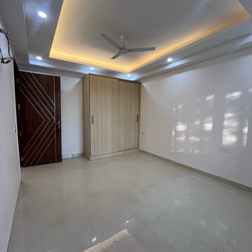 Room in 4 BHK Builder Floor at Palm Residency Chhatarpur, Rajpur Khurd Extension – for Sale