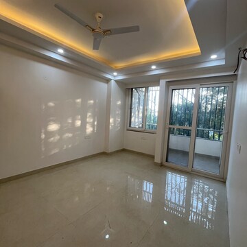 Room in 4 BHK Builder Floor at Palm Residency Chhatarpur, Rajpur Khurd Extension – for Sale