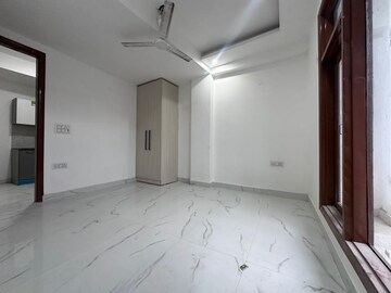 Room in 3 BHK Builder Floor at Pushp Vihar – for Rent