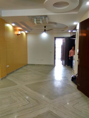 Room in 3 BHK Builder Floor at Green Homes, Niti Khand – for Rent
