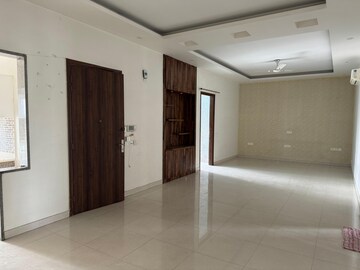 Room in 3 BHK Apartment at Ansal Royale Casa, Sector 55 – for Rent