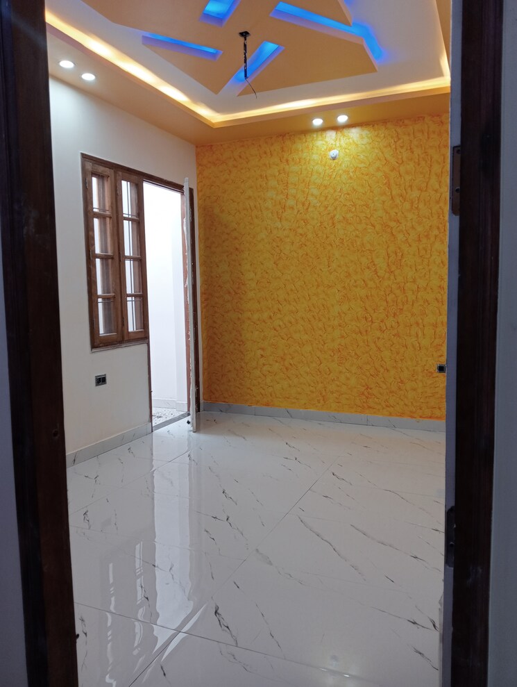 Room, gomti nagar 3 Bedroom 1500 Sq.Ft. Villa In Gomti Nagar Lucknow 8091789