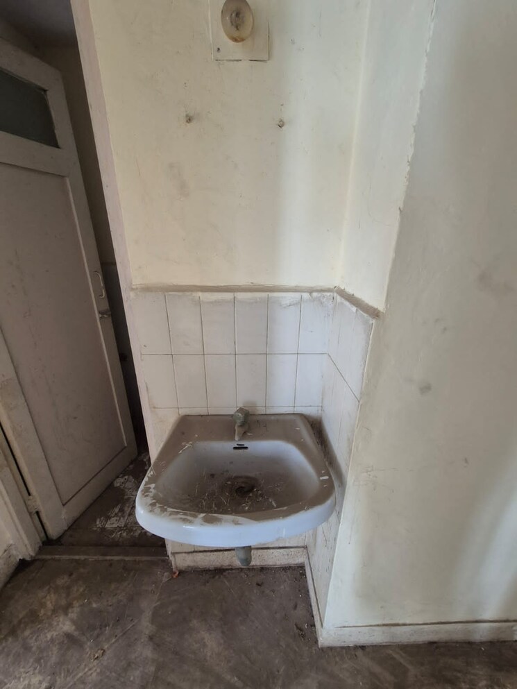 Bathroom, vasant-vihar-complex 1 Bedroom 650 Sq.Ft. Apartment In Pokhran Road No Two Thane 8091818