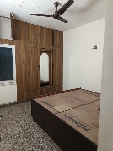 Room in 2 BHK Apartment at Arun Vihar, Sector 29 – for Rent
