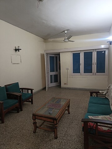 Living Room in 2 BHK Apartment at Arun Vihar, Sector 29 – for Rent