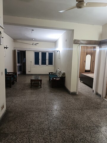 Parking in 2 BHK Apartment at Arun Vihar, Sector 29 – for Rent