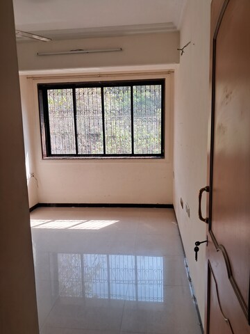 Room in 2 BHK Apartment at Narayan Niwas Chembur, Chembur – for Rent