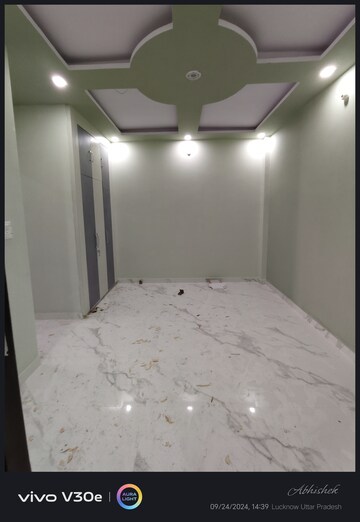 Room in 2 BHK Independent House at Jankipuram Extension – for Sale