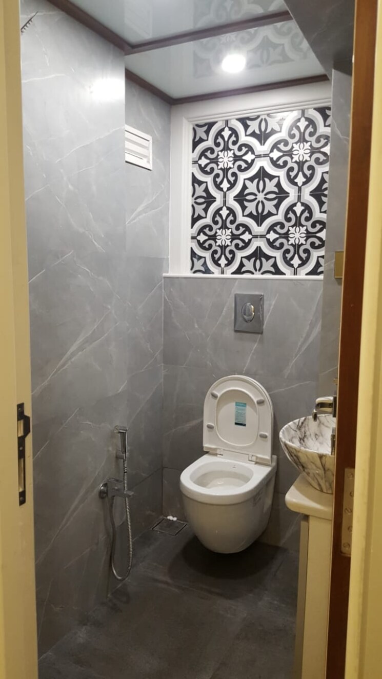 Bathroom, byculla 1 Bedroom 450 Sq.Ft. Apartment In Byculla Mumbai 8092041