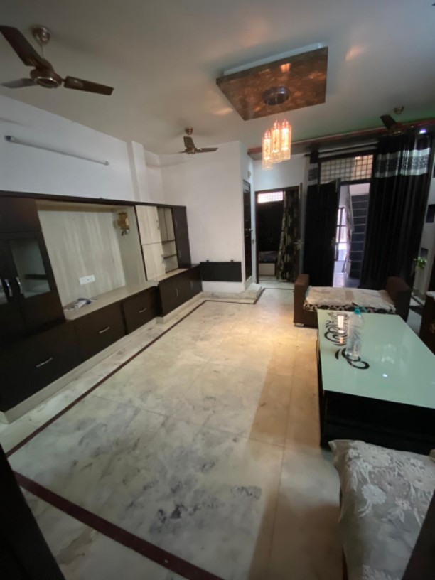2.5 BHK + Pooja Room,Servant Room,Study Room,Extra Room Builder Floor For Sale in Block  A6 Paschim Vihar 