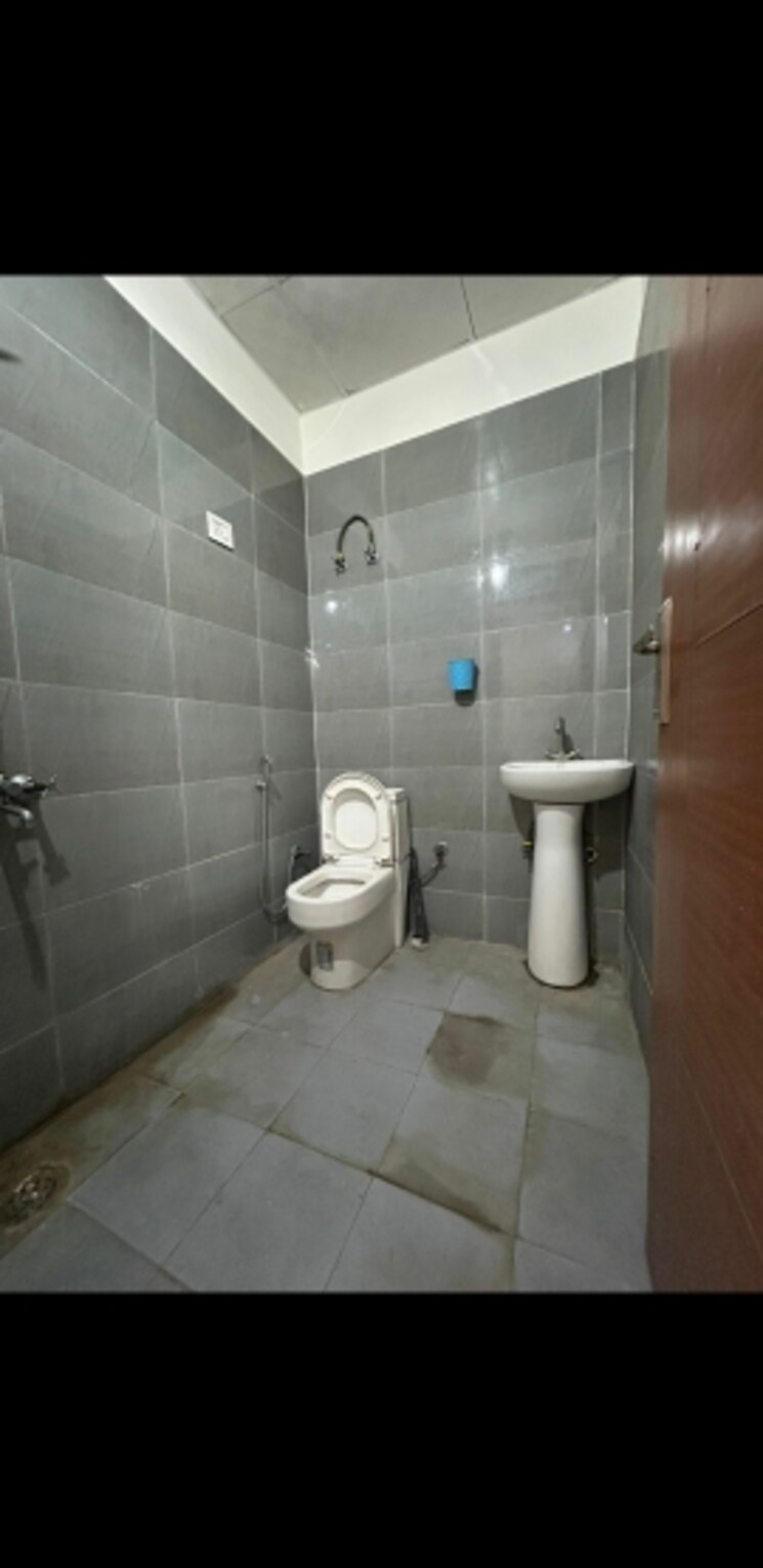 Bathroom, kanha-apartments-indirapuram 2 Bedroom 950 Sq.Ft. Builder Floor In Shakti Khand 2 Ghaziabad 8092086