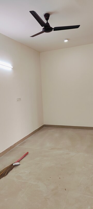 Room in 3 BHK Apartment at Dhoot Time Residency, Sector 63 – for Rent