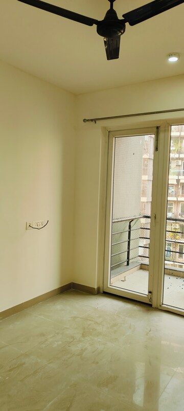 Room in 3 BHK Apartment at Dhoot Time Residency, Sector 63 – for Rent
