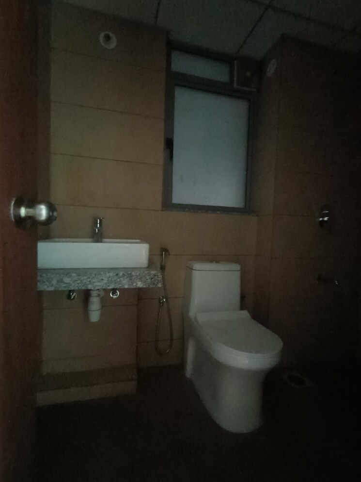 Bathroom, kalpataru-immensa-b 2 Bedroom 632 Sq.Ft. Apartment In Kolshet Road Thane 8092101