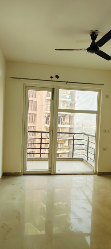 Room in 3 BHK Apartment at Dhoot Time Residency, Sector 63 – for Rent