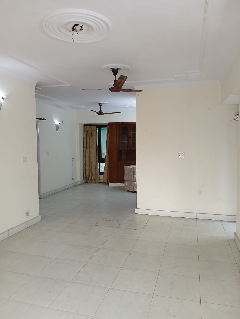 3 BHK + Extra Room Apartment For Sale in Batla Apartment