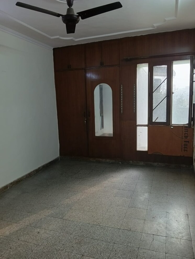 Room, ip extension 3 Bedroom 1600 Sq.Ft. Apartment In Ip Extension Delhi 8092108