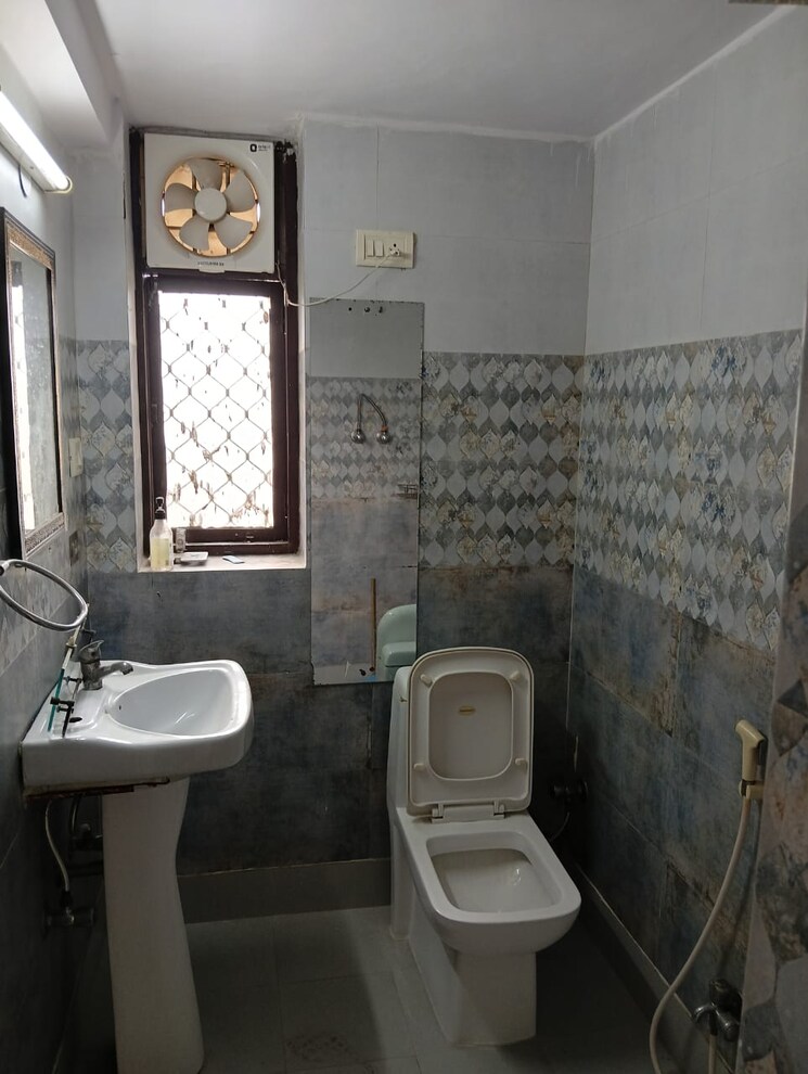 Bathroom, ip extension 3 Bedroom 1600 Sq.Ft. Apartment In Ip Extension Delhi 8092108