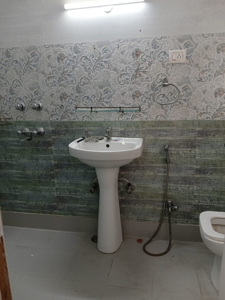 Bathroom, ip extension 3 Bedroom 1600 Sq.Ft. Apartment In Ip Extension Delhi 8092108