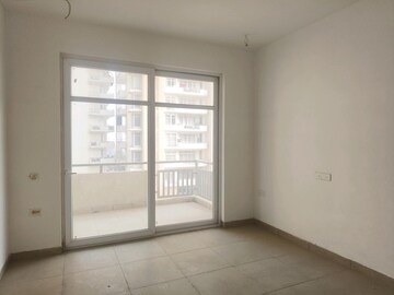 Room in 2 BHK Apartment at Signature Orchard Avenue 2, Sector 93 – for Rent