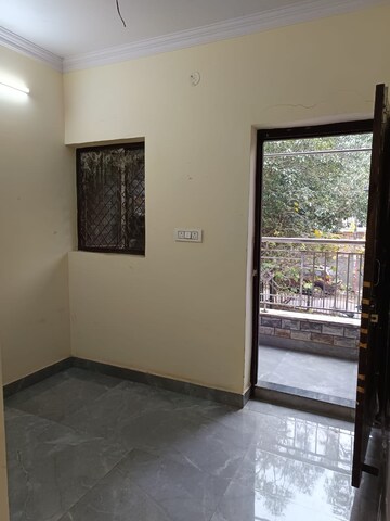 Room in 1.5 BHK Apartment at Paschim Vihar – for Rent