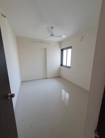 Room in 2 BHK Apartment at Panch Pakhadi – for Rent