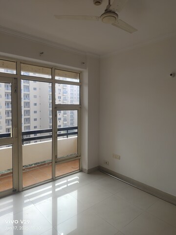 Room in 3 BHK Apartment at Ansal Sushant Estate, Sector 52 – for Rent