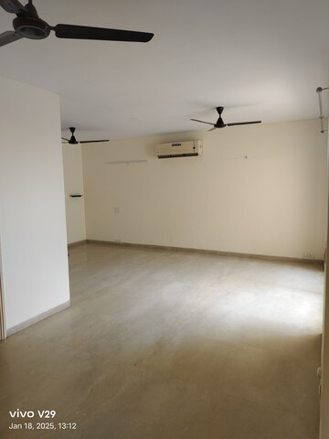Room in 3 BHK Apartment at Bestech Park View Spa Next, Sector 67 – for Rent