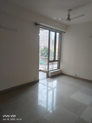 Room in 2 BHK Apartment at Pioneer Park Phase 1, Sector 61 – for Rent