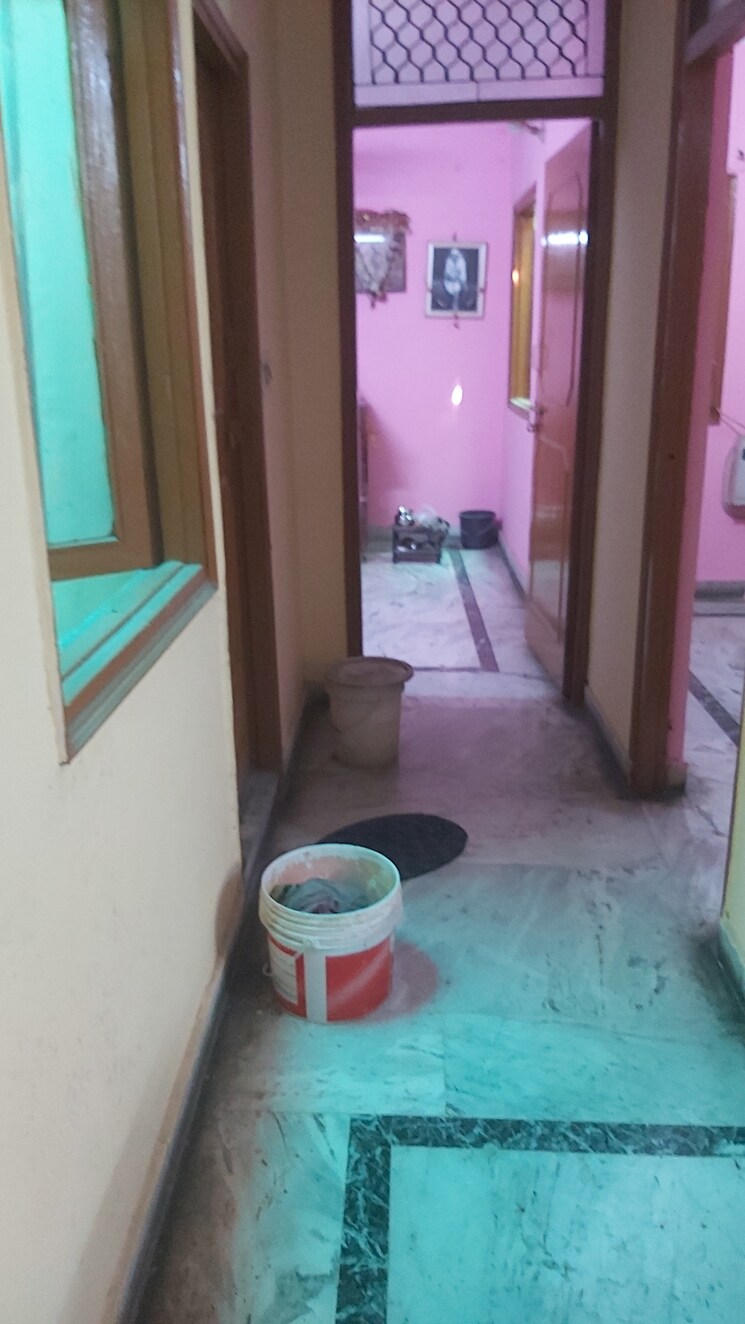 Other, mayur vihar 3.5 Bedroom 1050 Sq.Ft. Builder Floor In Mayur Vihar Delhi 8092248