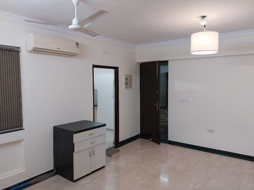 Room in 2 BHK Apartment at Hiranandani Avalon, Powai – for Rent