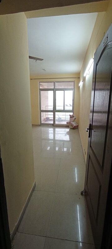 Room in 2 BHK Apartment at Piyush Heights, Sector 89 – for Rent
