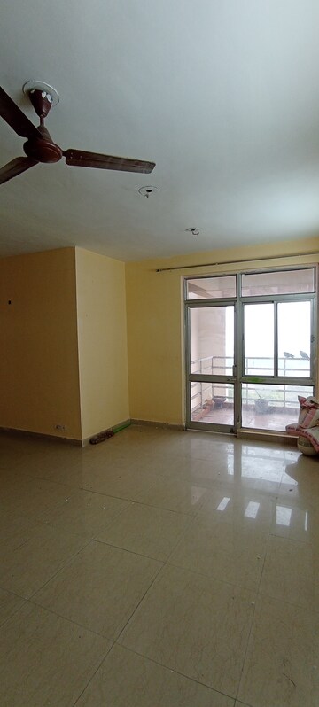 Furnished Amenities in 2 BHK Apartment at Piyush Heights, Sector 89 – for Rent