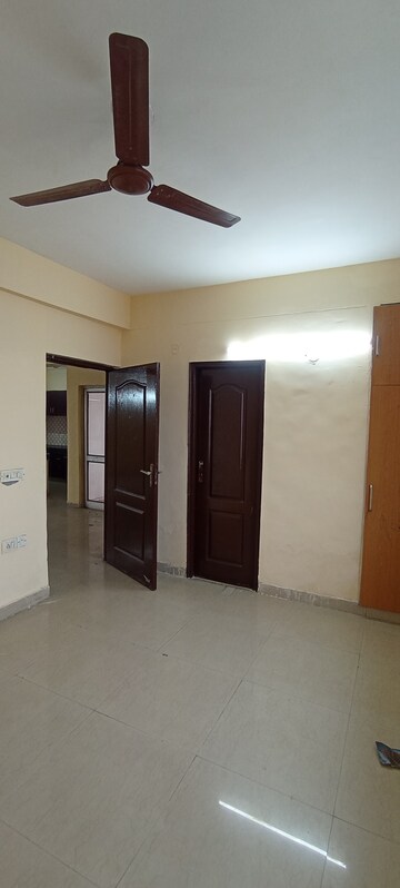 Furnished Amenities in 2 BHK Apartment at Piyush Heights, Sector 89 – for Rent