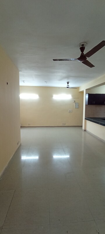 Room in 2 BHK Apartment at Piyush Heights, Sector 89 – for Rent