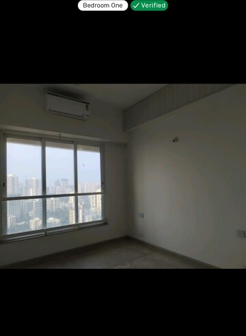Room in 2 BHK Apartment at Kalpataru Radiance, Goregaon West – for Rent